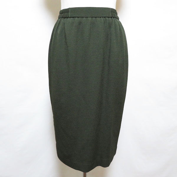 詩仙堂のスカートを買取しました｜重めのカーキで色っぽ女性に