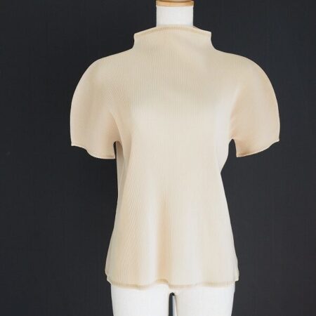 ボリューミーなデザインで高級さをあげる プリーツプリーズのカットソーを買取しました