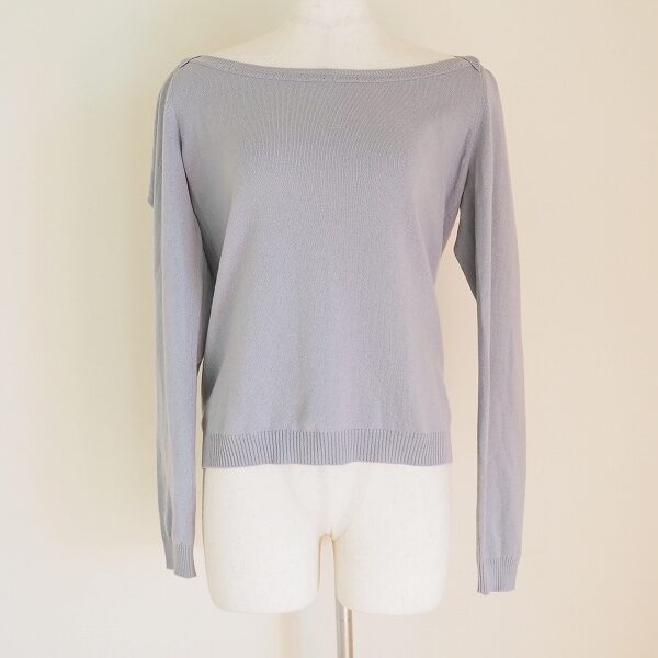 オシャレ女性に人気のロエべ 清らかな色合いのニットを買取しました!