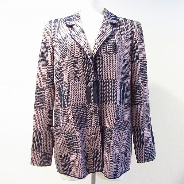 斉藤都世子のジャケットを買取しました!ピンクと紺のバランスがよい