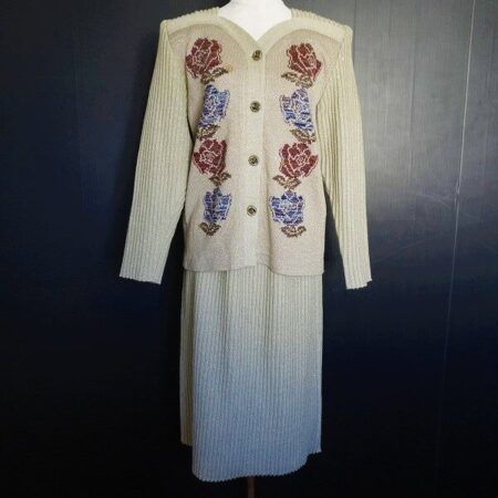 斉藤都世子のセットアップを買取しました！薄緑×バラがしっとりゴージャスをつくる