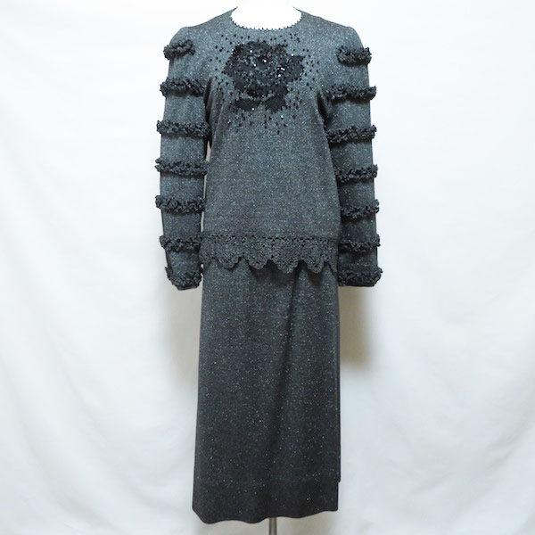 斉藤都世子のワンピースを買取しました！冷静さを感じるグレーに惚れ惚れ