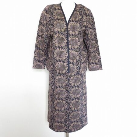 斉藤都世子のセットアップを買取しました！可愛くもセクシーでもあるお花がポイント