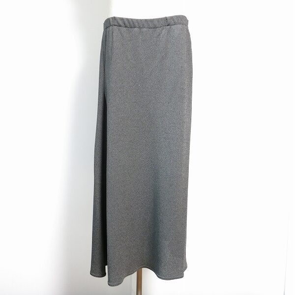 灰色で合わせやすい 伊太利屋のスカートを買取しました！