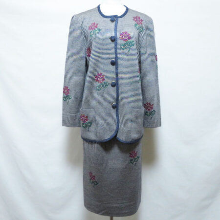 斉藤都世子のセットアップを買取しました！ランダムに装飾された薔薇が綺麗