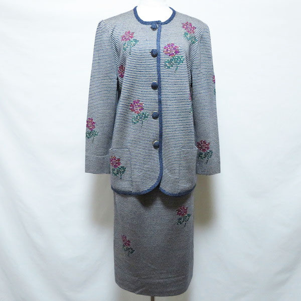 斉藤都世子のセットアップを買取しました！ランダムに装飾された薔薇が綺麗