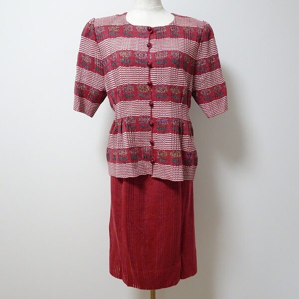 綺麗さと可愛さ両方感じられる 斉藤都世子のセットアップを買取しました