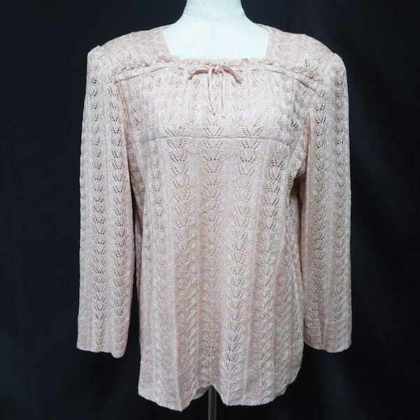 斉藤都世子のニットを買取しました！ラメとリボンが光る