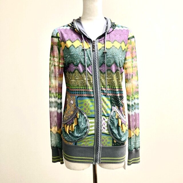 色彩豪華な伊太利屋のパーカーを買取しました