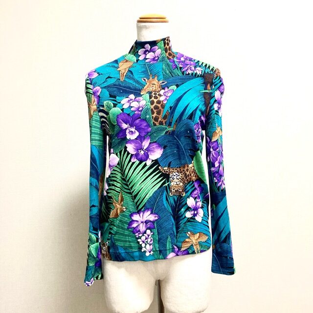 綺麗なブルーとアニマルのハーモニーにやられる！伊太利屋のカットソー