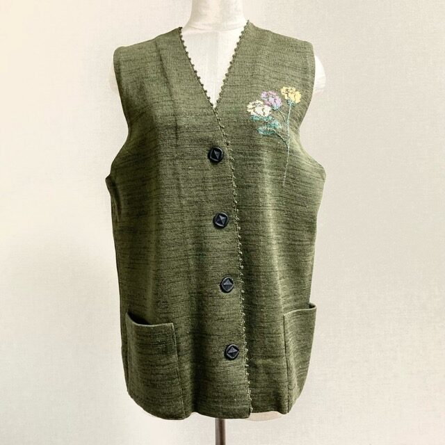 斉藤都世子のベストを買取しました！小さなバラがキュート