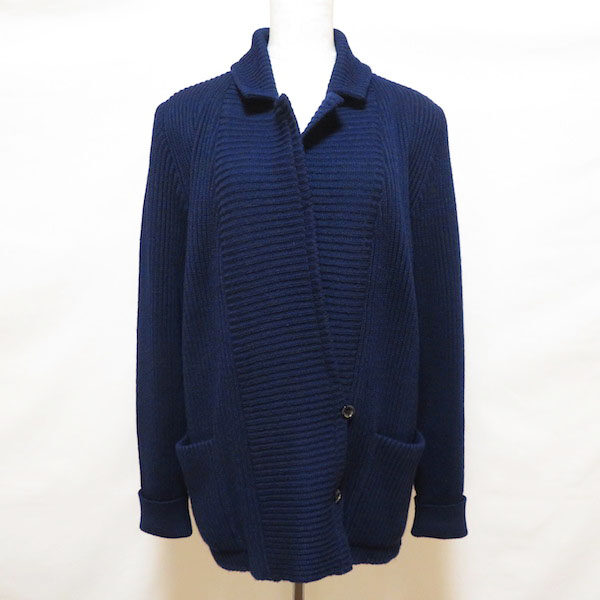 力強さも感じるネイビー 斉藤都世子のジャケットを買取しました