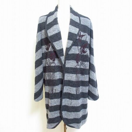 明るさも感じるボーダーが売り！斉藤都世子のコートを買取しました