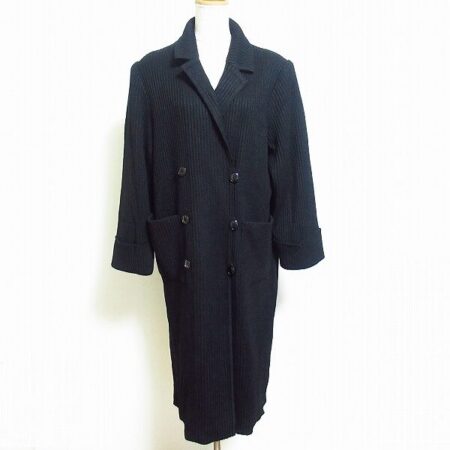 斉藤都世子のコートをお買取！やっぱり締まる黒で上品に