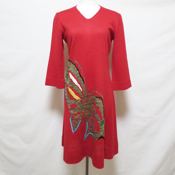 斉藤都世子のワンピースを買取しました！眩しい赤に見とれる