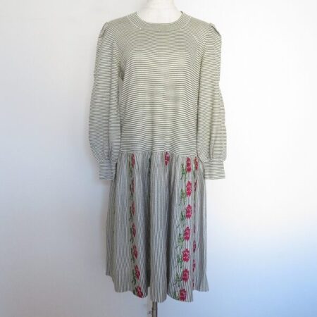 斉藤都世子のワンピースを買取しました！赤い花柄がいい味を出します