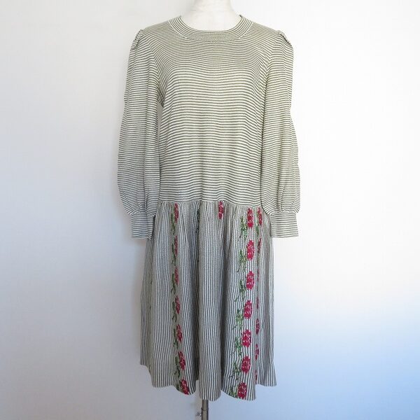 斉藤都世子のワンピースを買取しました！赤い花柄がいい味を出します