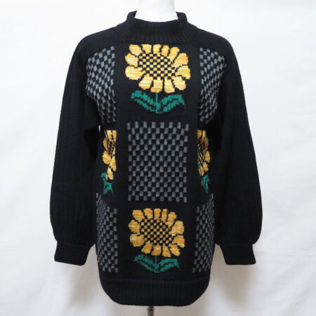 陽気なひまわりでアクティブな印象に！斉藤都世子のセーターを買取しました