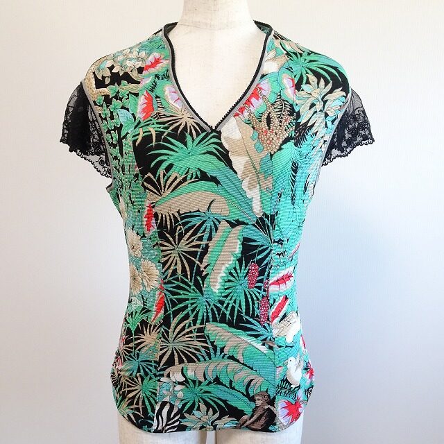 豪華なボタニカル柄に見とれる 伊太利屋のカットソーを買取しました