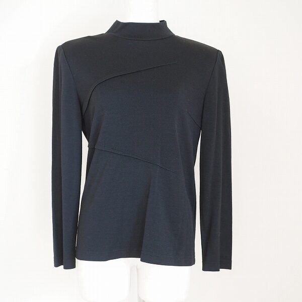 しっかりしたスタンドカラーがクール レリアンのカットソーを買取しました