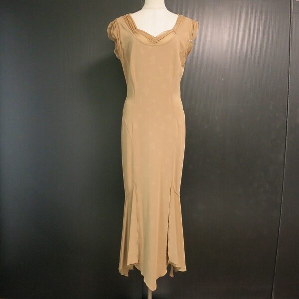 【伊太利屋】色っぽいデザインが素敵！ワンピースを買取しました