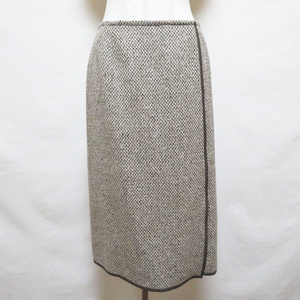 レリアンのスカートを買取しました!アンゴラの優しい感じがにじみ出る