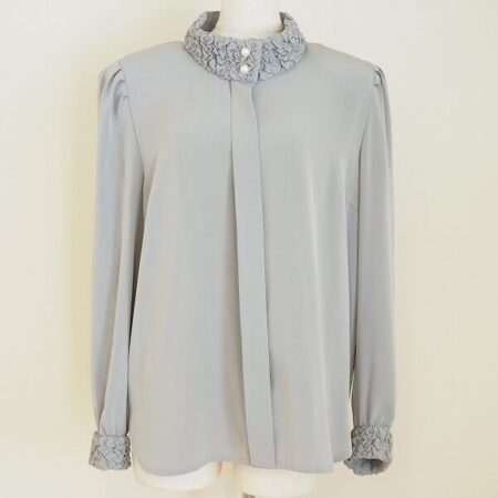 レリアンのブラウスを買取しました！ギャザーとスタンドカラーのバランスが抜群