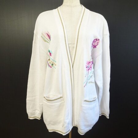レオナールのカーディガンを買取しました！しっとりした花柄モチーフが優雅