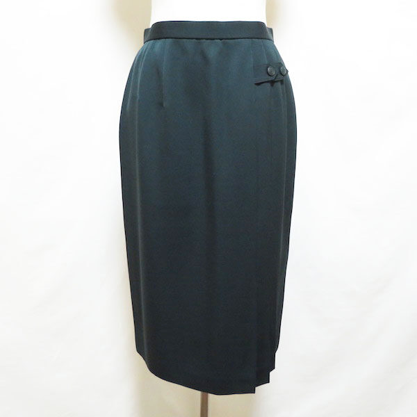 濃いグリーンに圧倒！レリアンのウールスカートを出張買取ご利用のお客様より買取しました