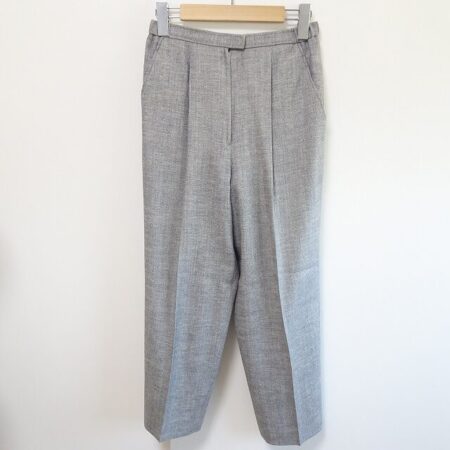 クロップド丈でスレンダーに決まる レリアンのパンツを買取しました