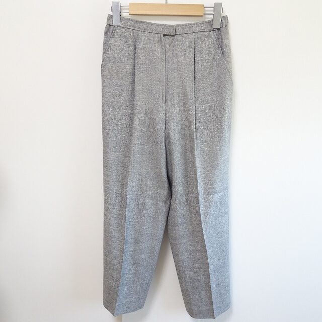 クロップド丈でスレンダーに決まる レリアンのパンツを買取しました