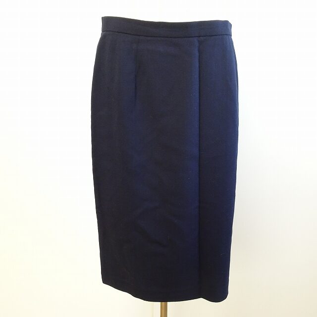 頼りになるネイビーで毎日でも履きたい！レリアンのスカートを買取しました