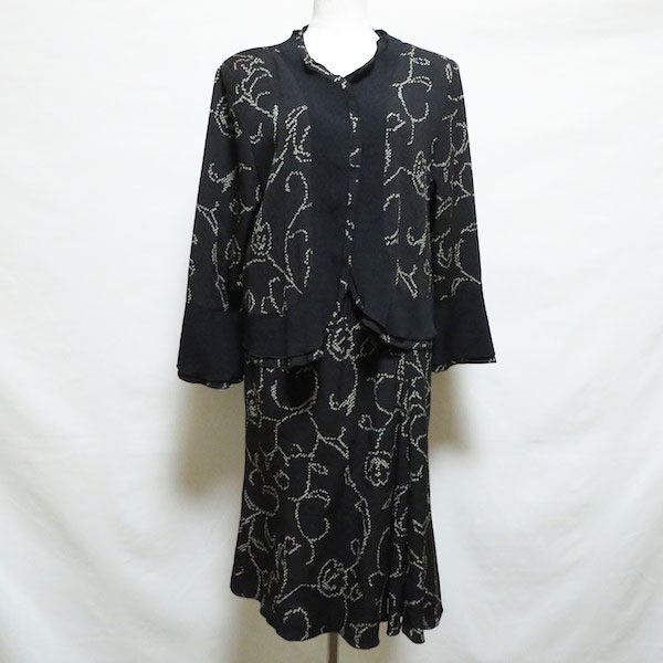 詩仙堂のセットアップを買取しました！黒×花柄で品質のいい雰囲気に