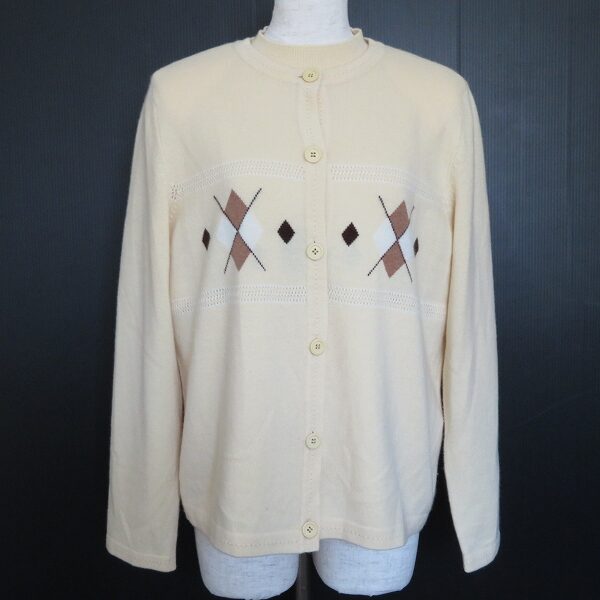 レリアンのニットを買取しました！クリームがとにかく綺麗