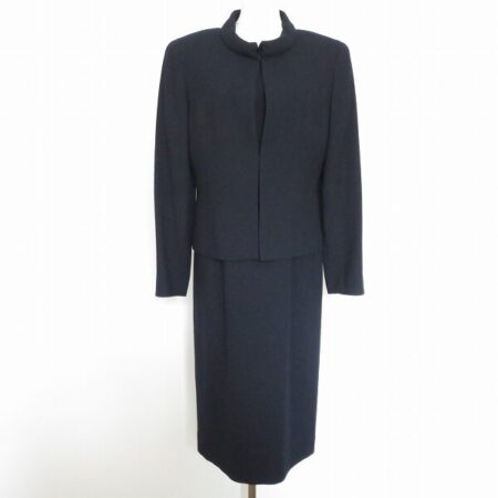 上質な色合いの紺が効いたユキトリイのセットアップを買取しました