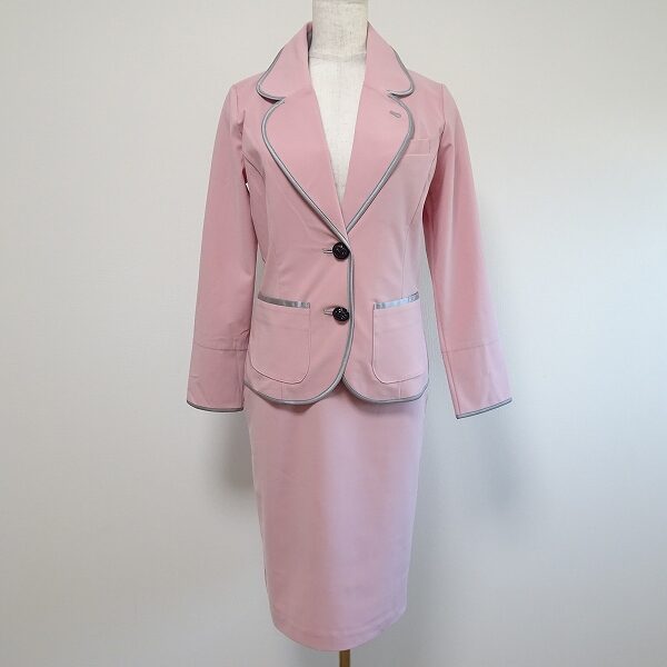 パイピングで甘すぎない レジーナロマンティコのスーツを買取しました!