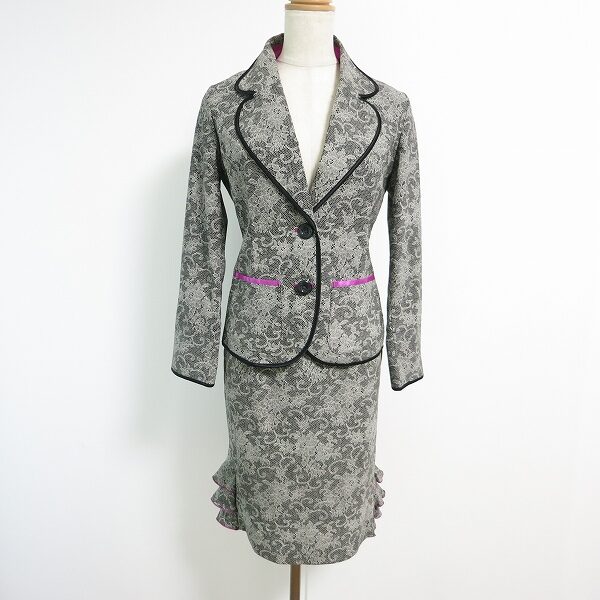 レジーナロマンティコのスカートスーツを買取しました!凛とした印象に