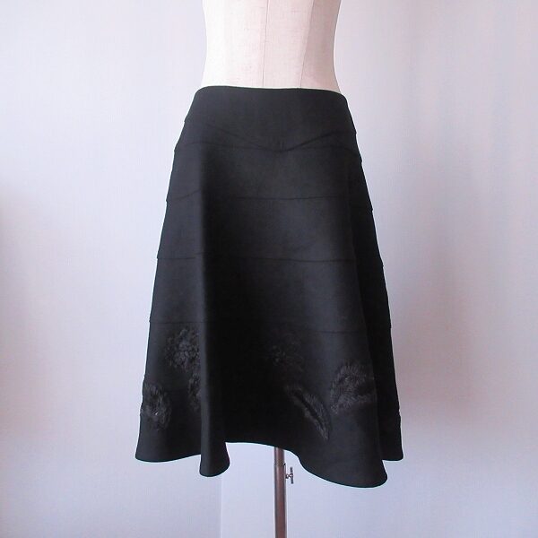 アドーアのスカートを買取しました！テンションの上がるフレアデザイン