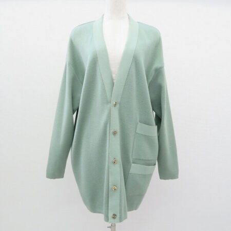 目にも優しいグリーン フェラガモ ロゴボタンのカーディガンを買取しました！