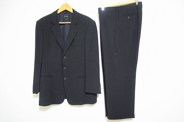 ジョルジオアルマーニのシングルスーツを出張買取しました!