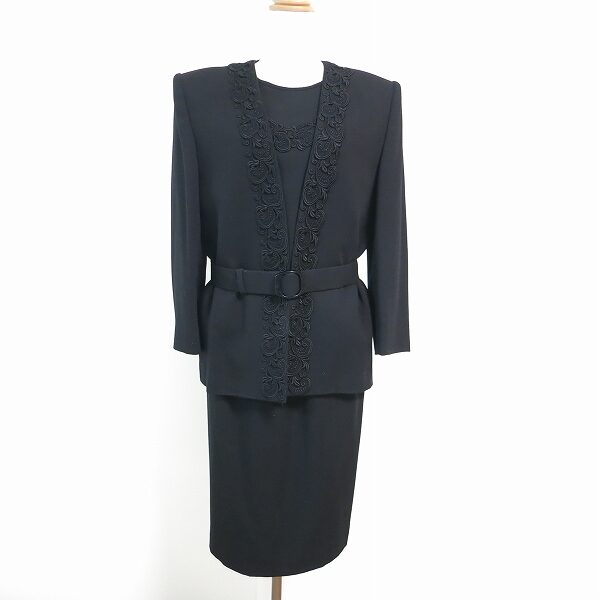 ジバンシィのブラックフォーマルのスカートスーツを買取しました
