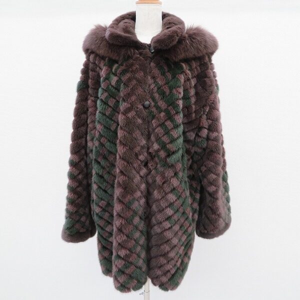 リバーシブルで幅広く使える！サガミンクの毛皮コートを買取しました