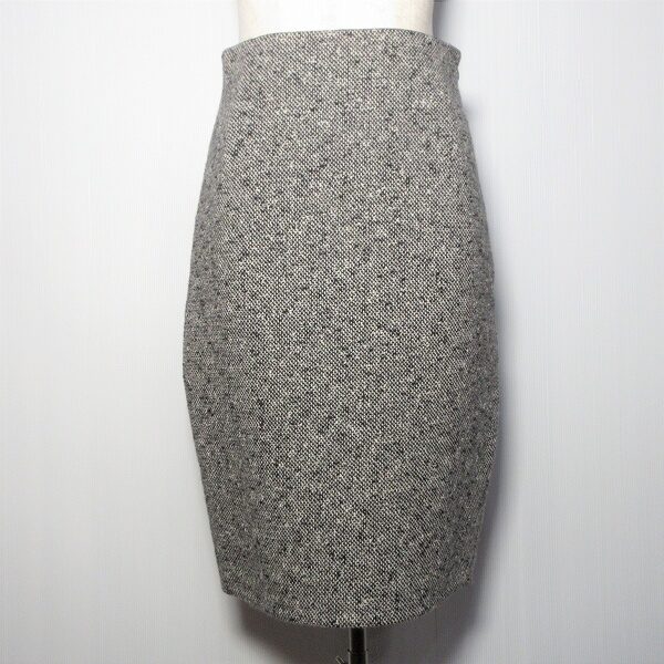 広がり具合も綺麗なアクリスのスカートを出張買取ご利用のお客様より買取しました