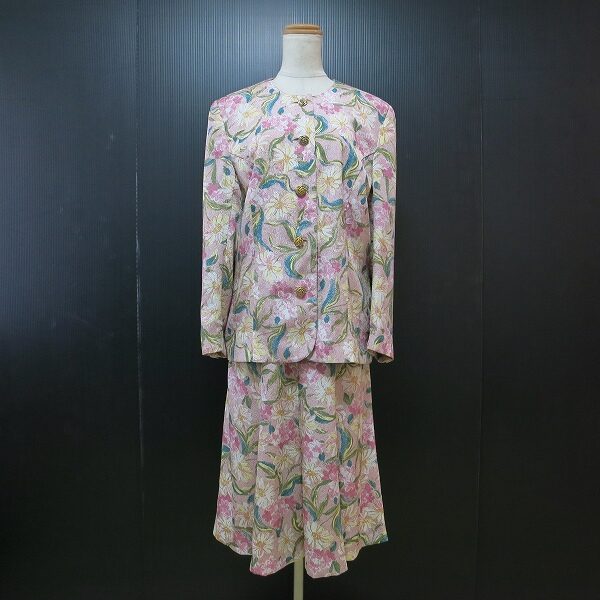 ユキコハナイのセットアップを買取しました！流れるような花柄が綺麗