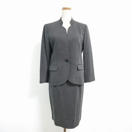 ネミカのスカートスーツを買取しました！こだわり抜かれたラインが綺麗