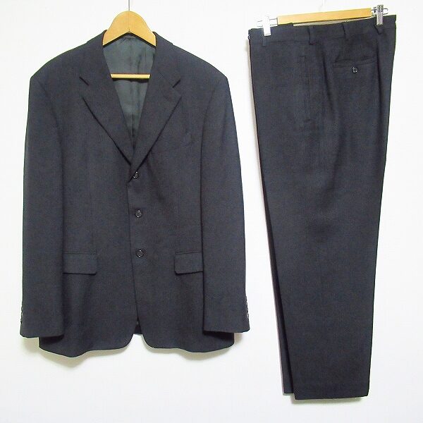 プラダのシングルスーツを出張買取しました
