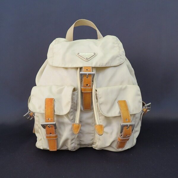 プラダのリュックサックを買取しました!ベージュでしっとり使える