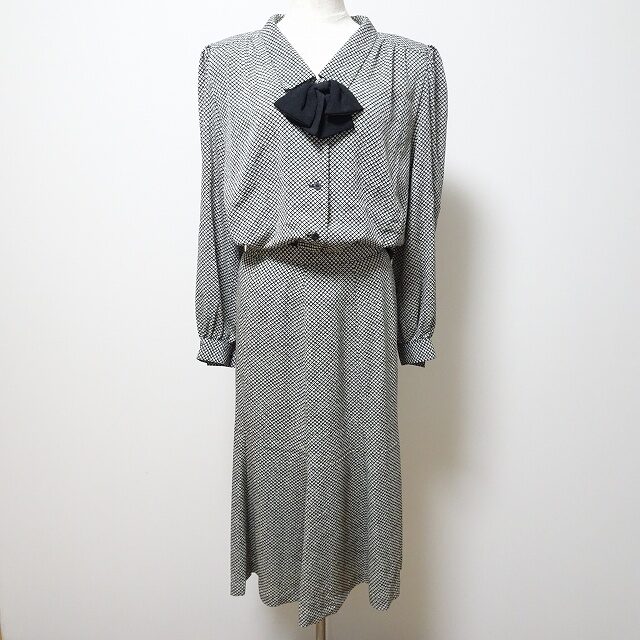 黒と白で冷静さもある 三年坂のセットアップを買取しました