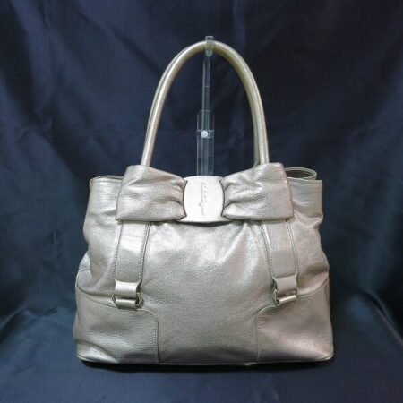 ピンクゴールドの煌めきが素敵なフェラガモのバッグを買取しました！