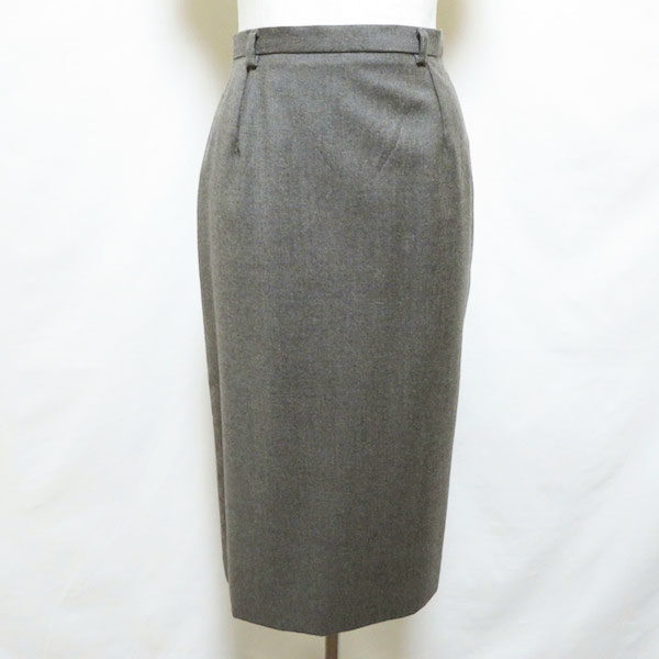 キャリアウーマン風の形が嬉しい イヴサンローランのスカート